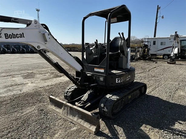 Second image of 2019 BOBCAT E26
